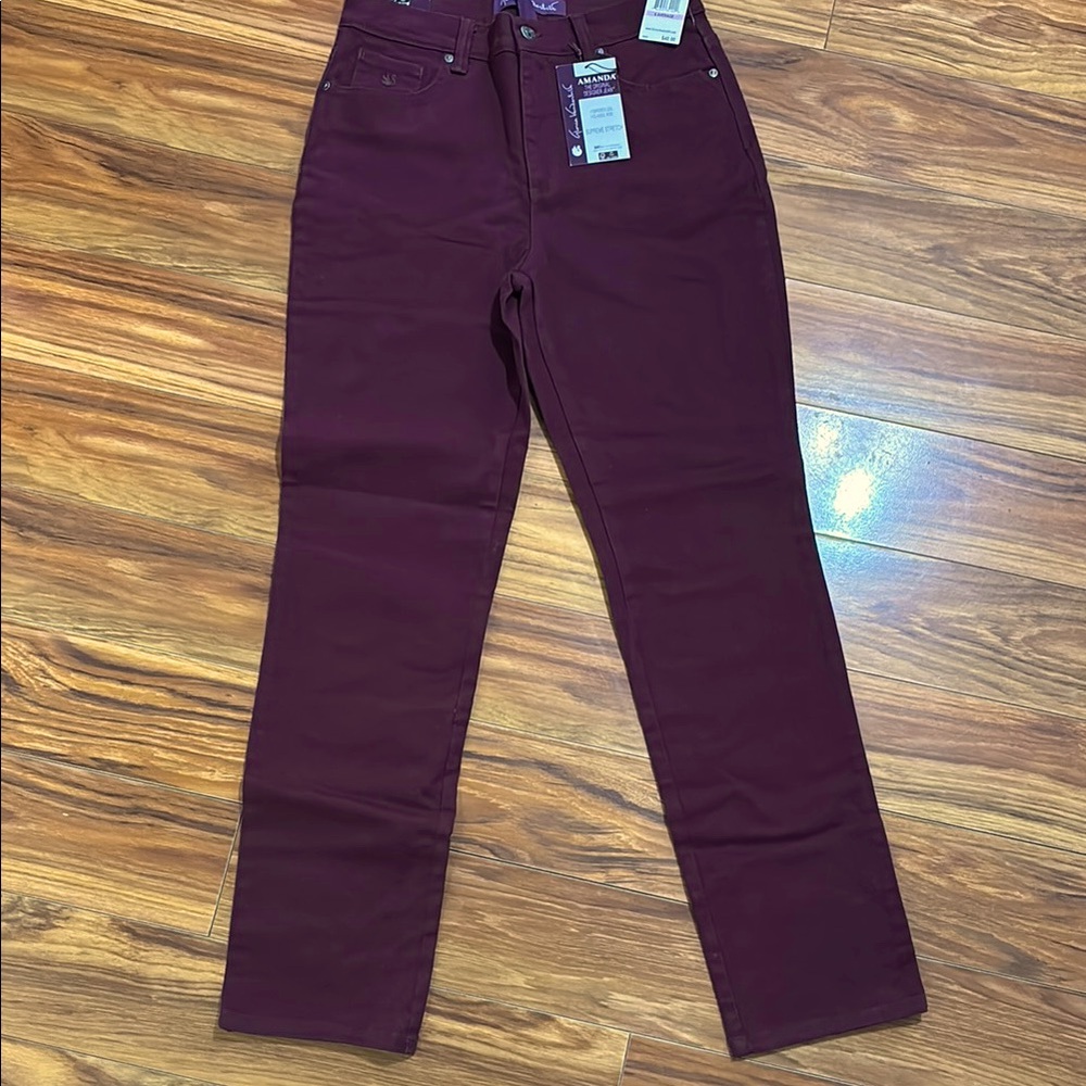 Gloria Vanderbilt plum colored designer jeans, size 6, NWT.